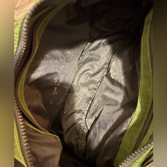 Baggu x Jessica Williams m Nylon Crescent Bag in green with embroidery - Picture 5 of 5